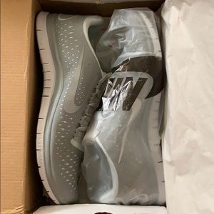 NIKE Free Run 3.0 V4